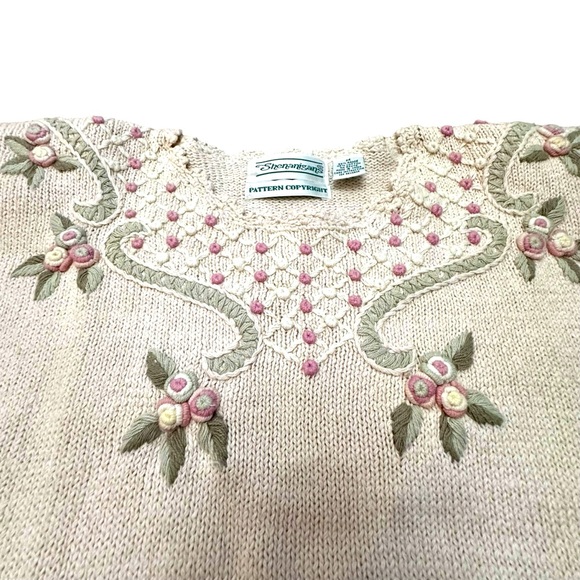 VINTAGE SHENANIGANS BRAND SHORT SLEEVED SWEATER SIZE MEDIUM. - Picture 2 of 9